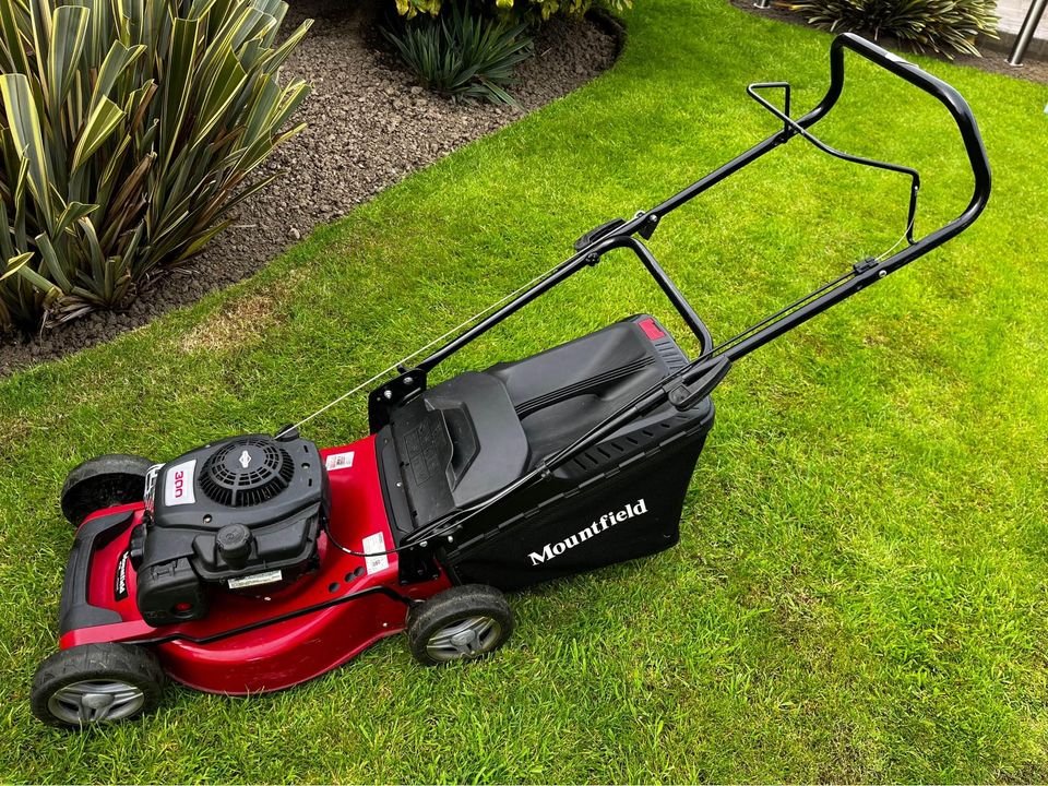 Mountfield lawn mower with manual drive, model HP185, red and grey, item 2L0481043/MC.