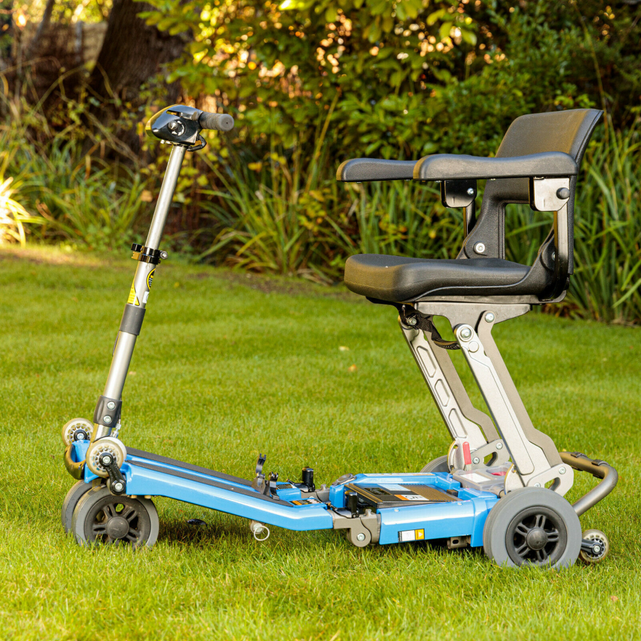 LUGGIE BLUE Folding Travel Mobility Boot Scooter