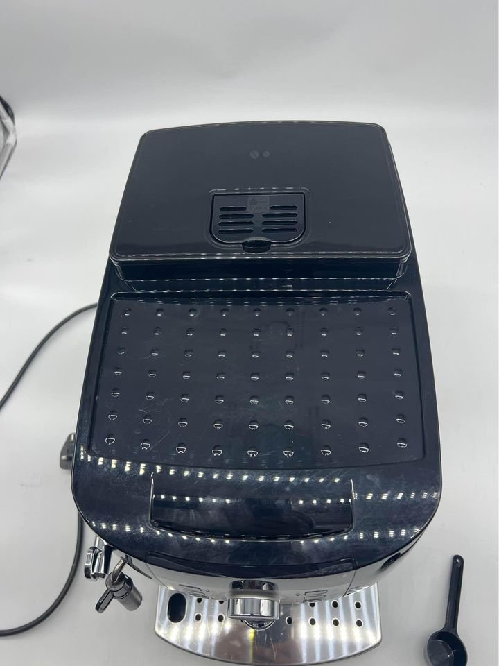 De’Longhi Magnifica S, Automatic Bean to Cup Coffee Machine, Espresso and Cappuccino Maker