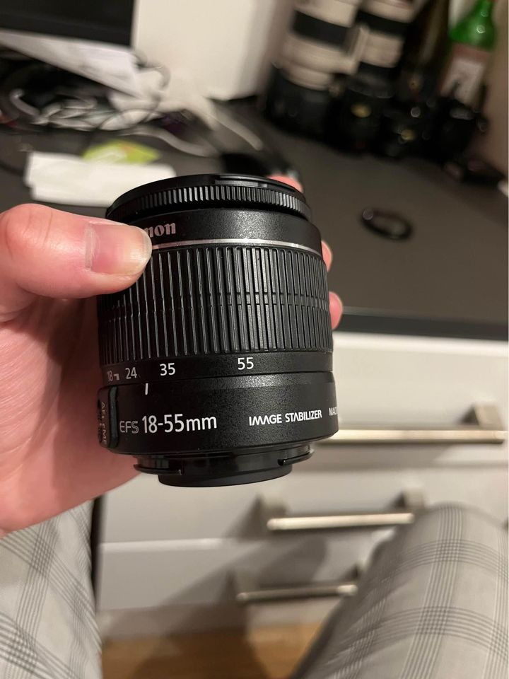 Canon 2000D + EF-S 18-55 mm