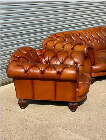 TETRAD OSKAR LEATHER SUITE INCLUDING GRAND SOFA, 2 ARMCHAIRS + FOOTSTOOL