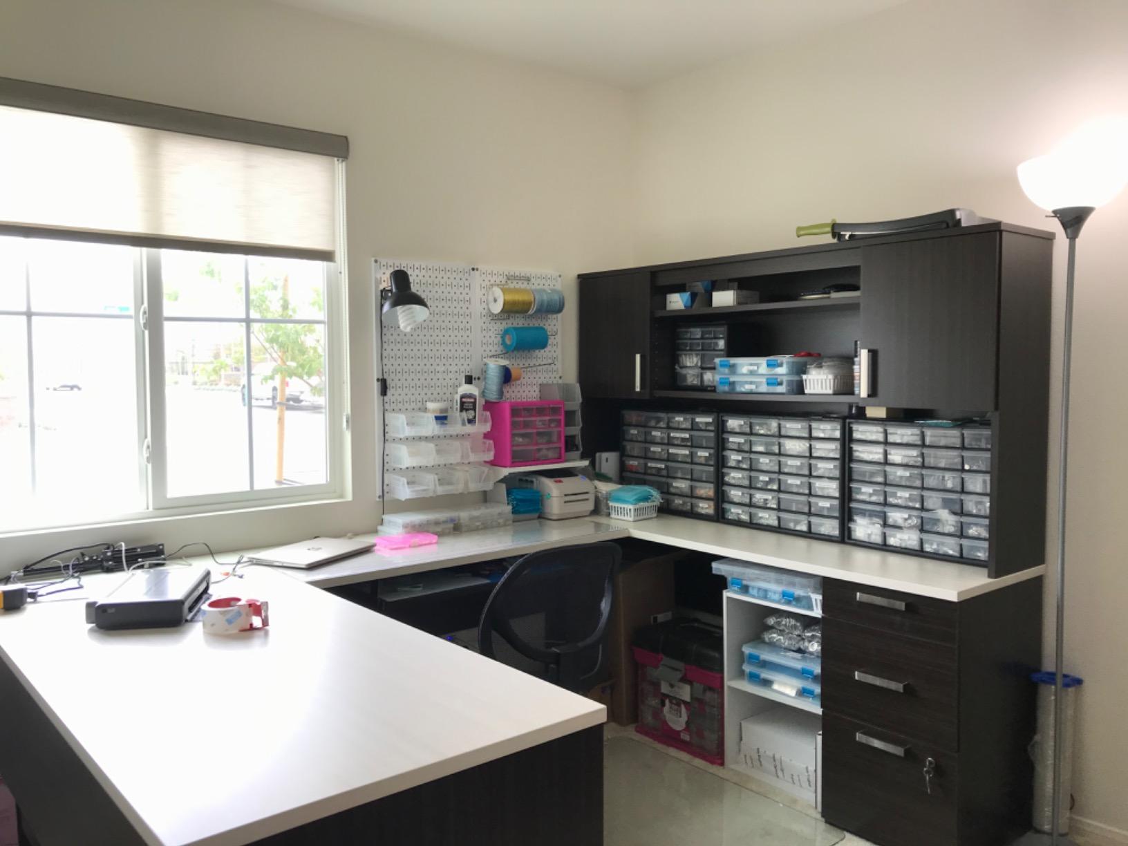 【Furniture】Bestar Ridgeley U-Shaped Executive Desk with Pedestal and Hutch, 65W, White Chocolate