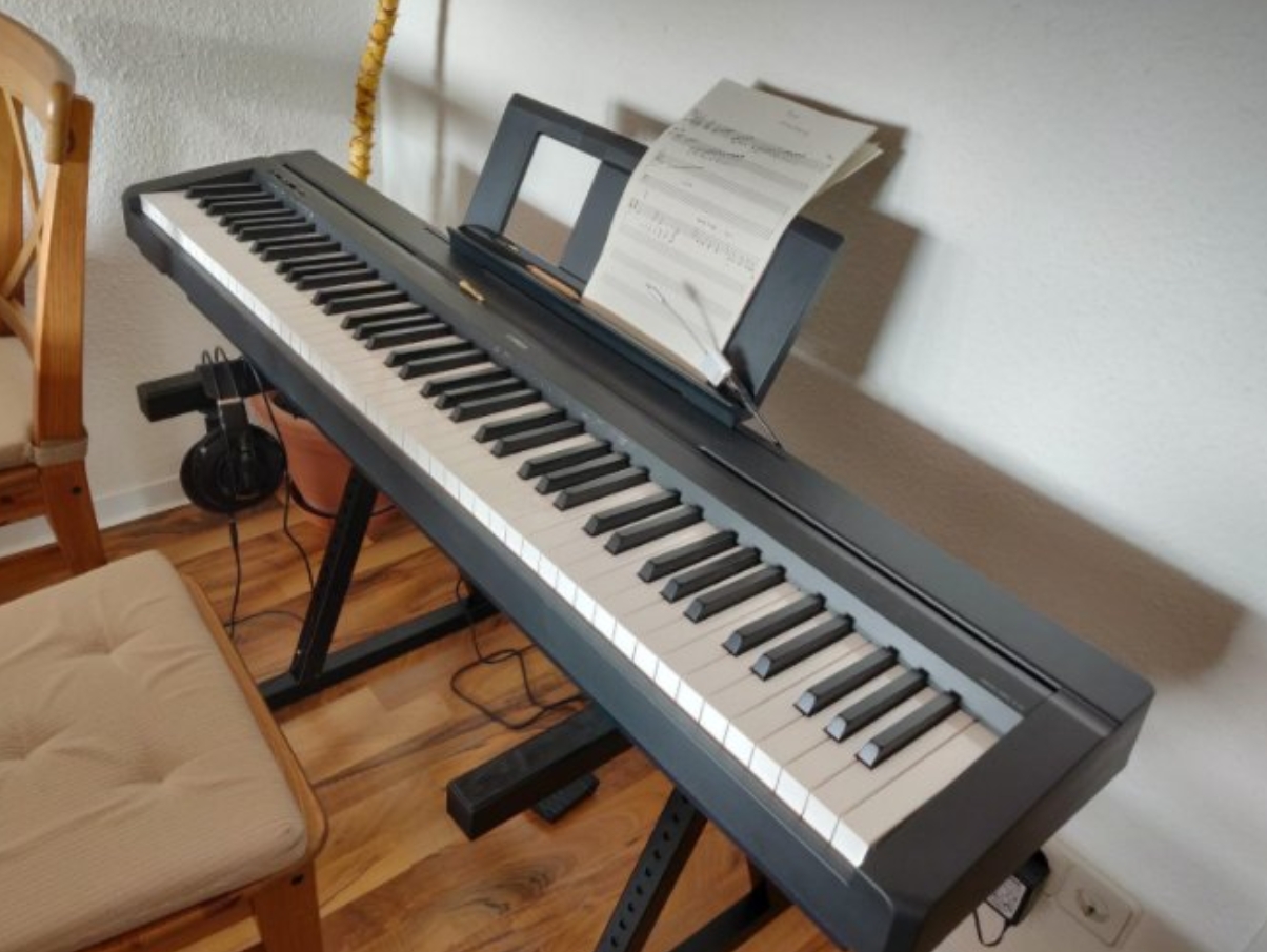 YAMAHA P-45B Digital Piano - Light and Portable Piano for Hobbyists and Beginners, in Black