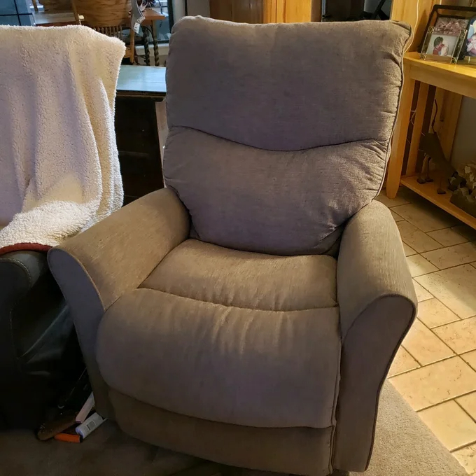 【Furniture】Rowan Rocking Recliner
