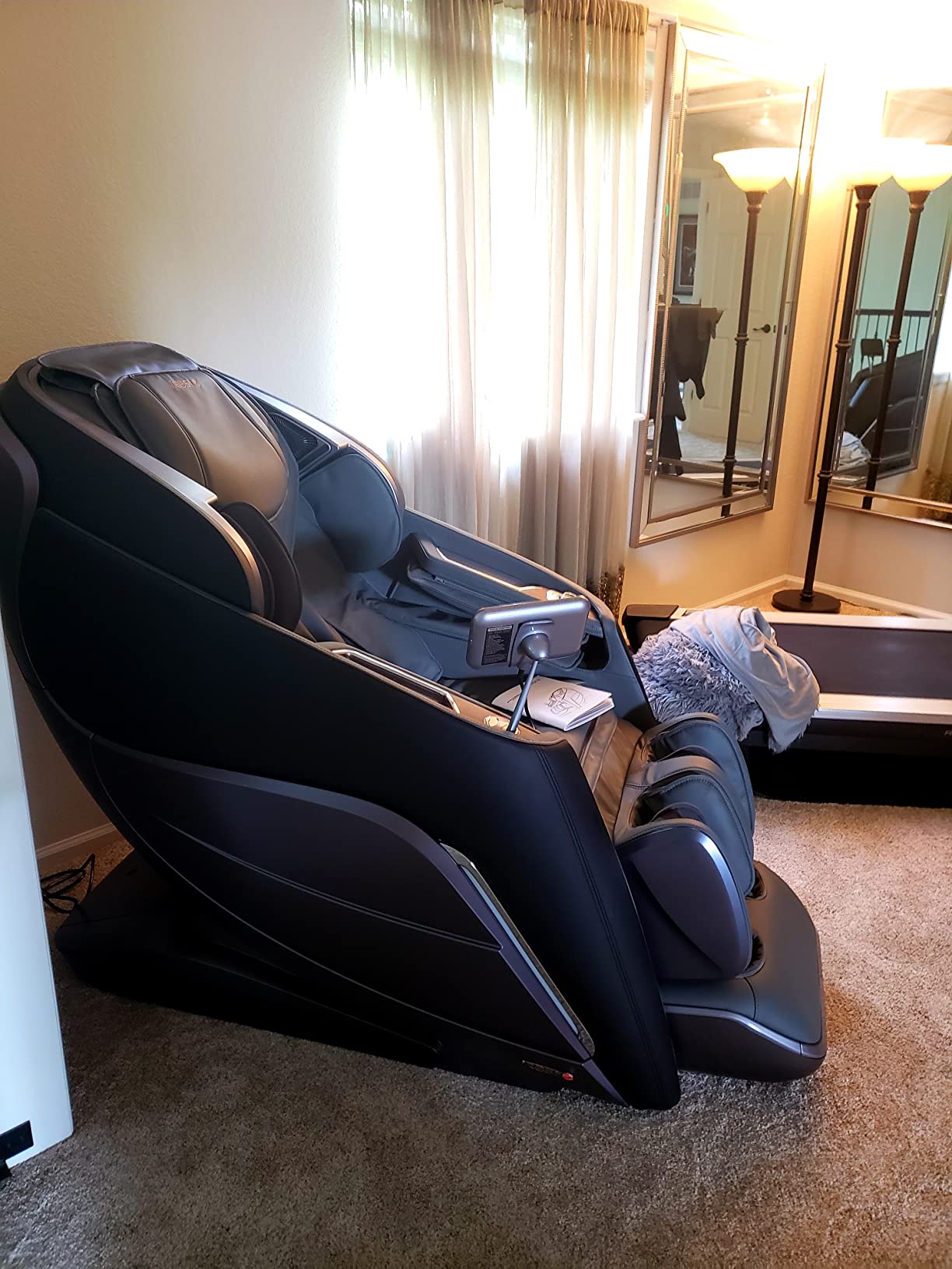 【Furniture】iRest 2023 4D Massage Chair Recliner, Zero Gravity Shiatsu Massager with AI Voice Control